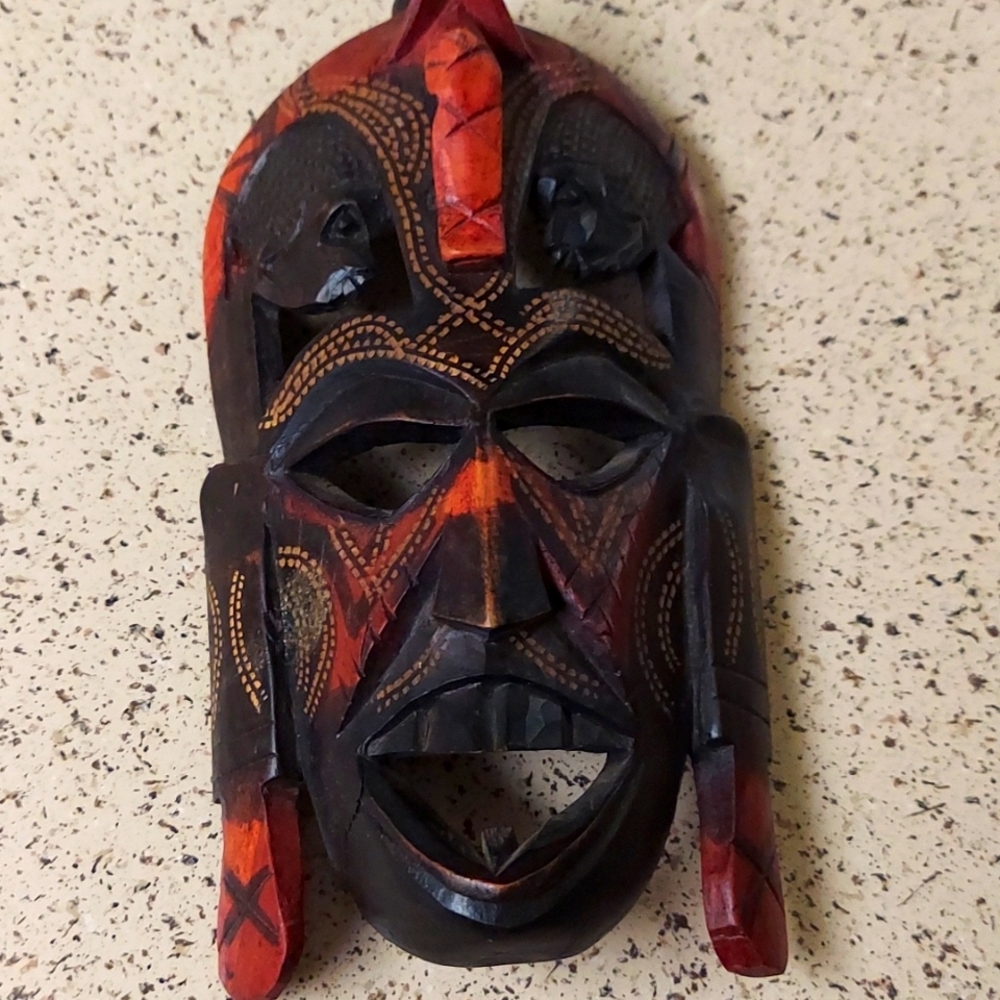 African mask, wall hanging from Kenya